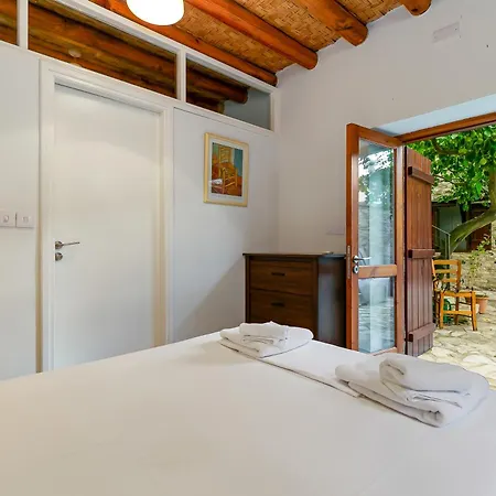 招待所 Annis House