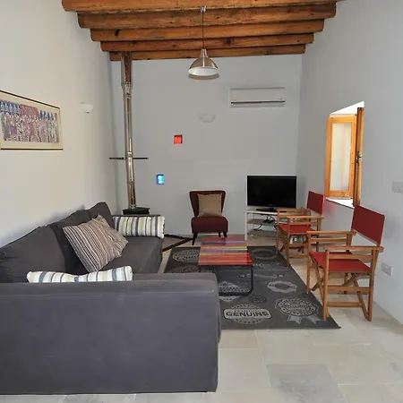 Annis House